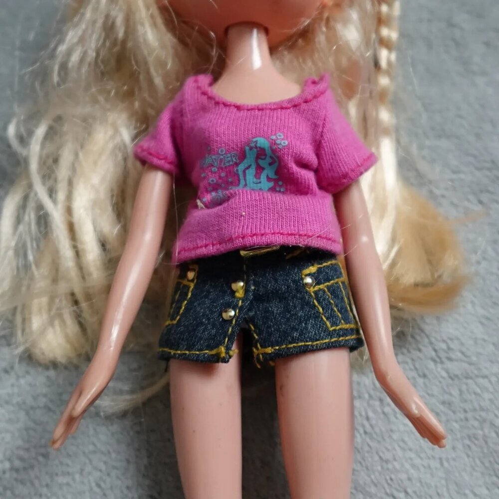 Bratz Play Doll Cloe Straight Blonde Hair Casual Outfit Top Skirt - Picture 5 of 11